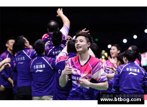 8868体育国羽夺冠太疯狂了！贾一凡飞奔“骑抱”石宇奇，球迷高喊：在！